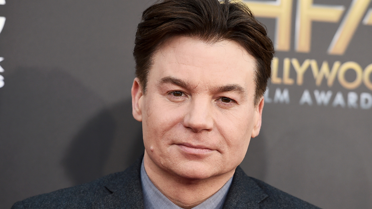 Mike Myers' plastic surgery is trending on the internet.
