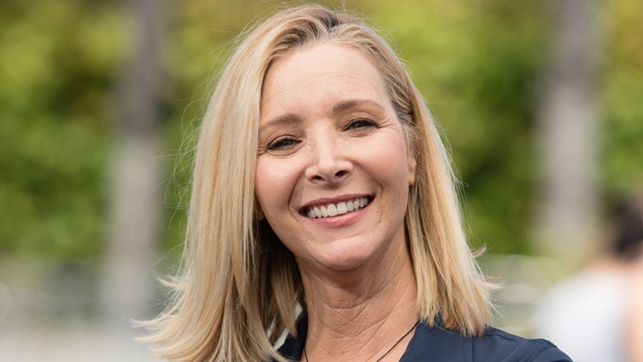 'Friends' Star Lisa Kudrow's Plastic Surgery - The Untold Truth!