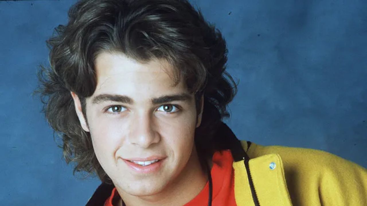 Joey Lawrence was known for his long shaggy hair.