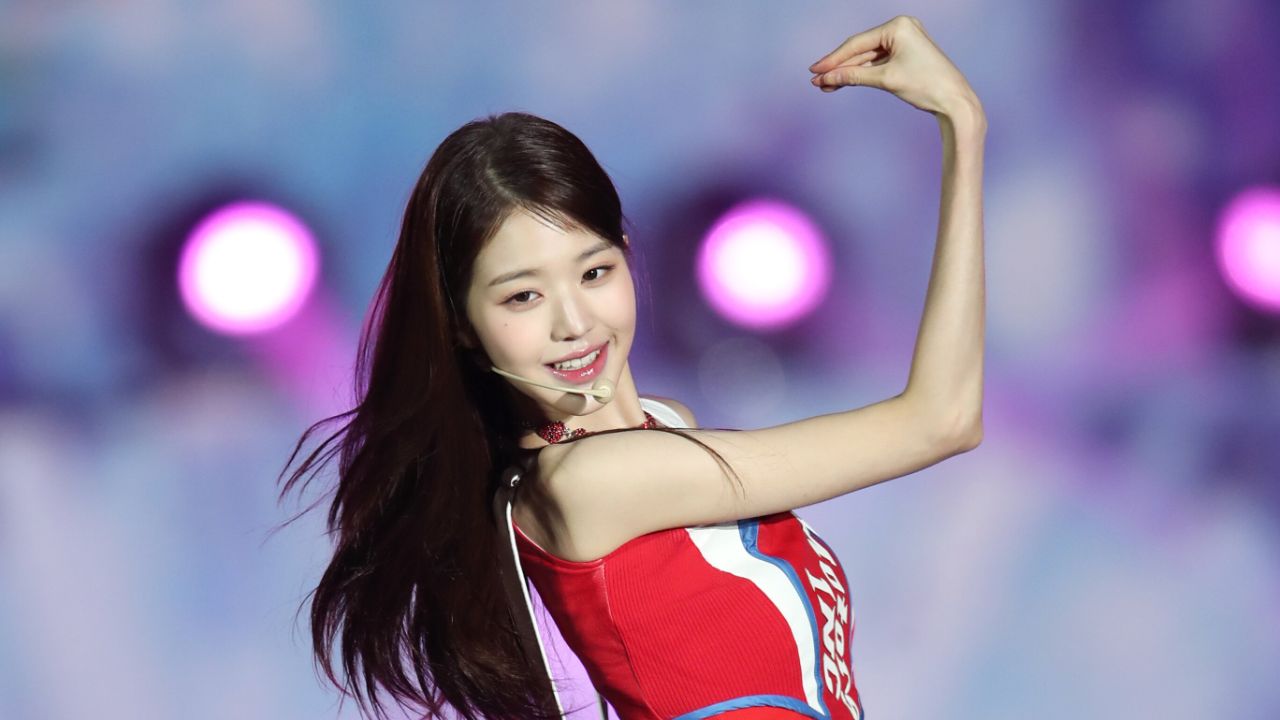 Wonyoung weighed around 45 kg before her weight gain. weightandskin.com