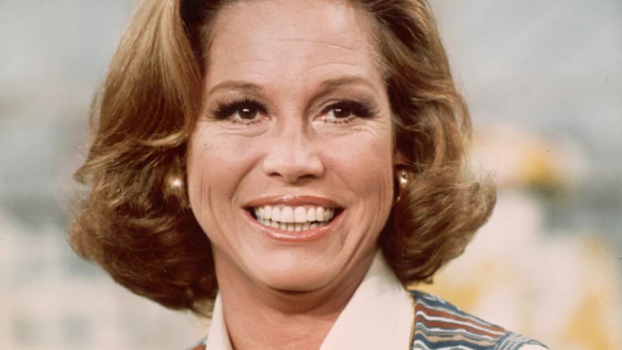 Mary Tyler Moore was once regarded as one of the most beautiful women in Hollywood. weightandskin.com
