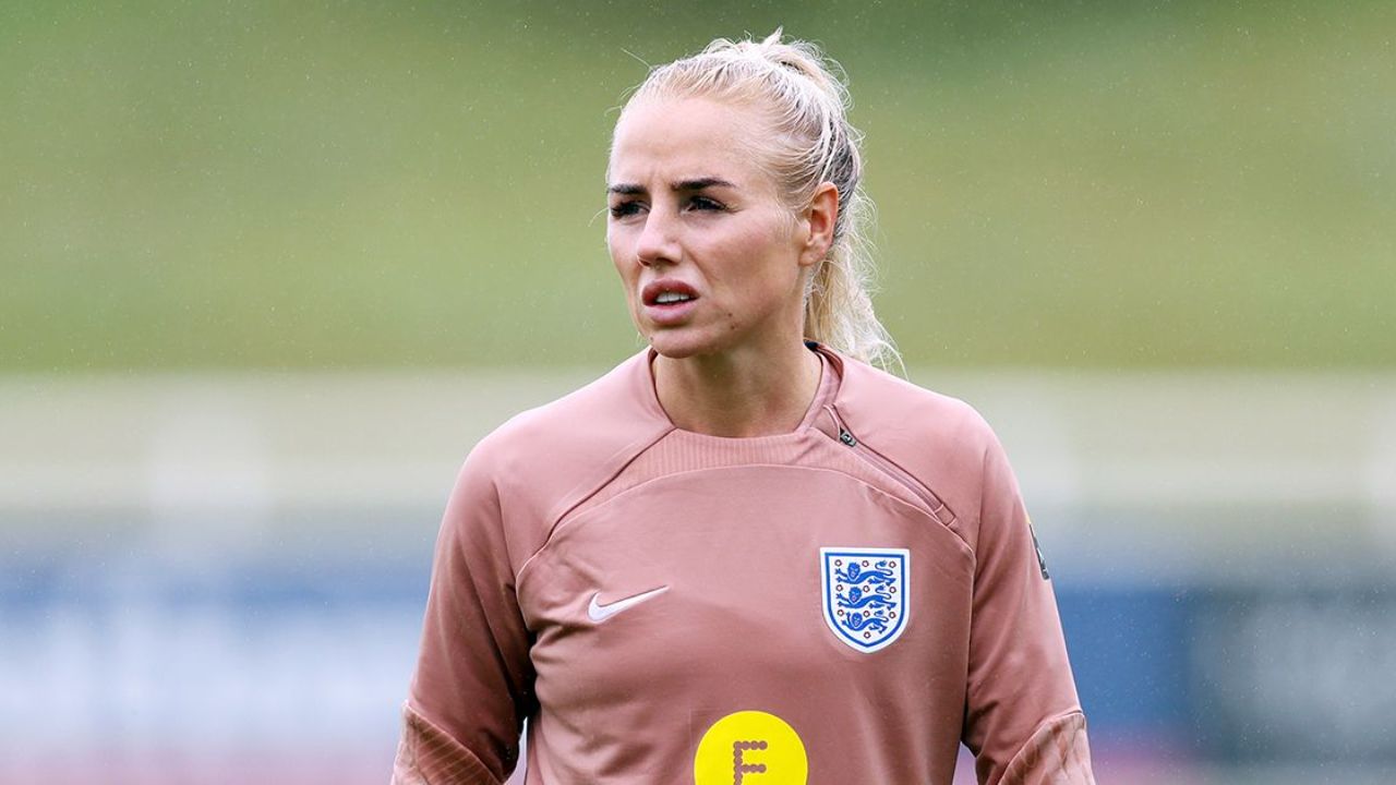 Alex Greenwood got injured while training with Lionesses. weightandskin.com