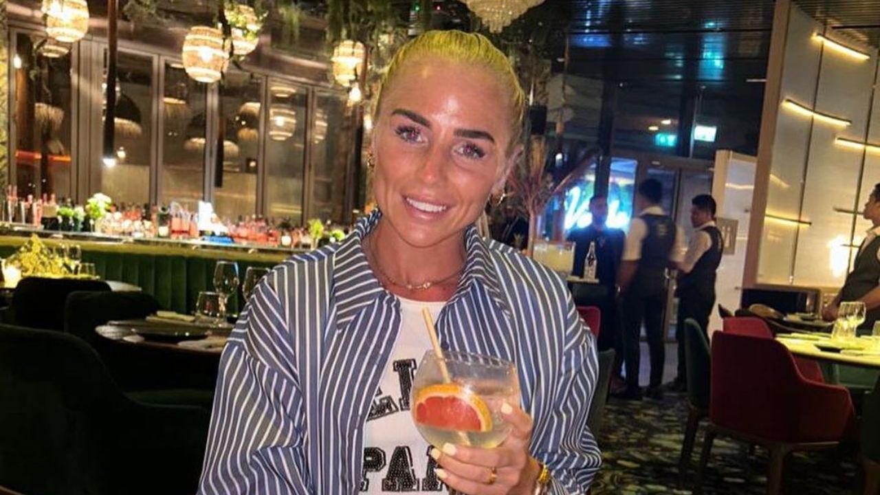 Alex Greenwood’s Plastic Surgery: People Claim Her Face Looks Unnatural! weightandskin.com
