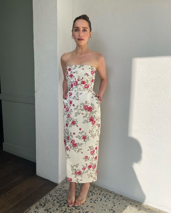 Emilia Clarke's weight gain is possibly attributed to her health. weightandskin.com
