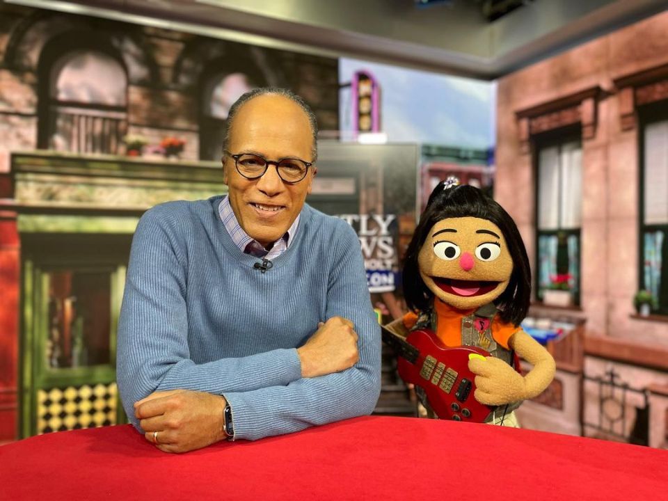 Lester Holt's weight loss hasn't revealed any specifics about his recent weight loss. weightandskin.com