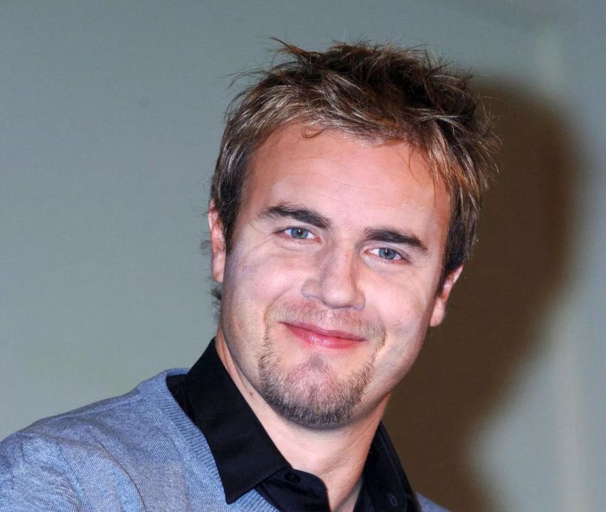 Gary Barlow's previous weight gain was due to emotional eating and lockdown. weightandskin.com