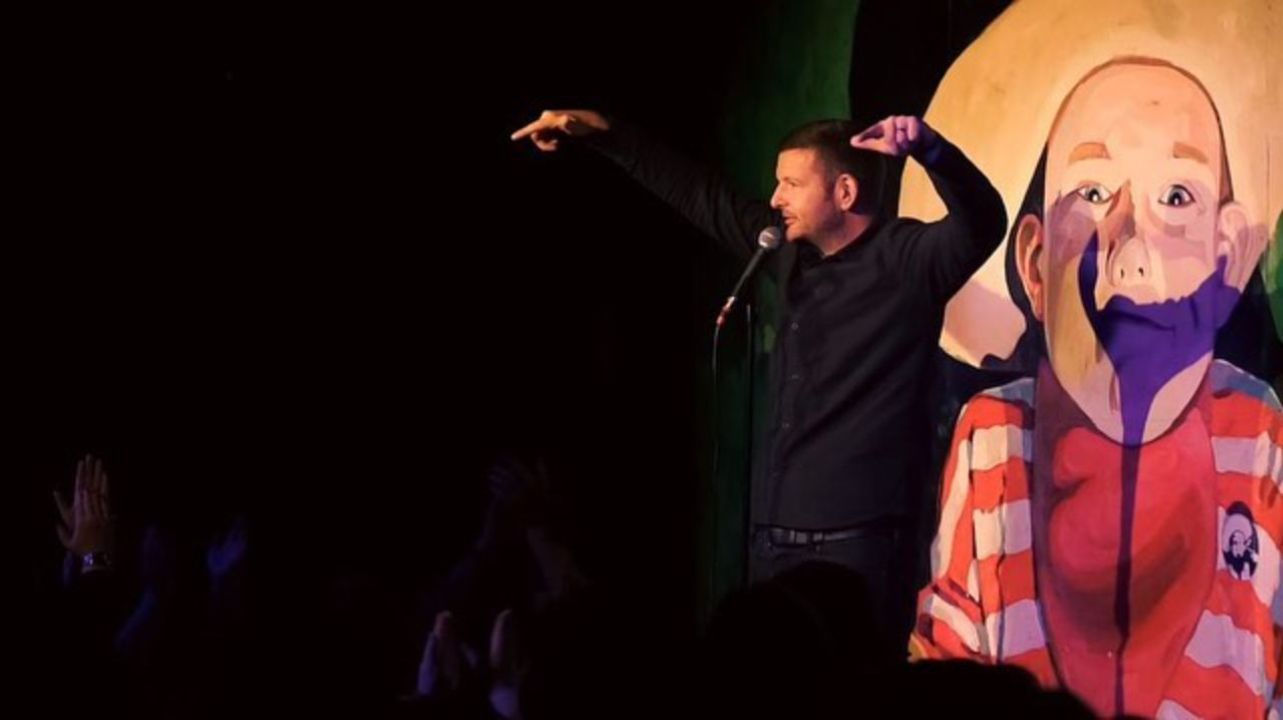 Kevin Bridges lost weight by quitting alcohol, eliminating junk food, and increasing his physical exercise. weightandskin.com