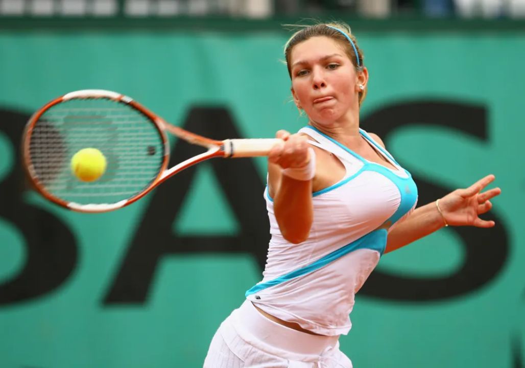 Simona Halep before the breast reduction surgery. weightandskin.com